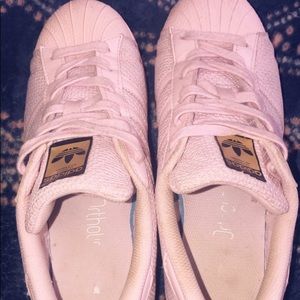 Adidas superstars!!